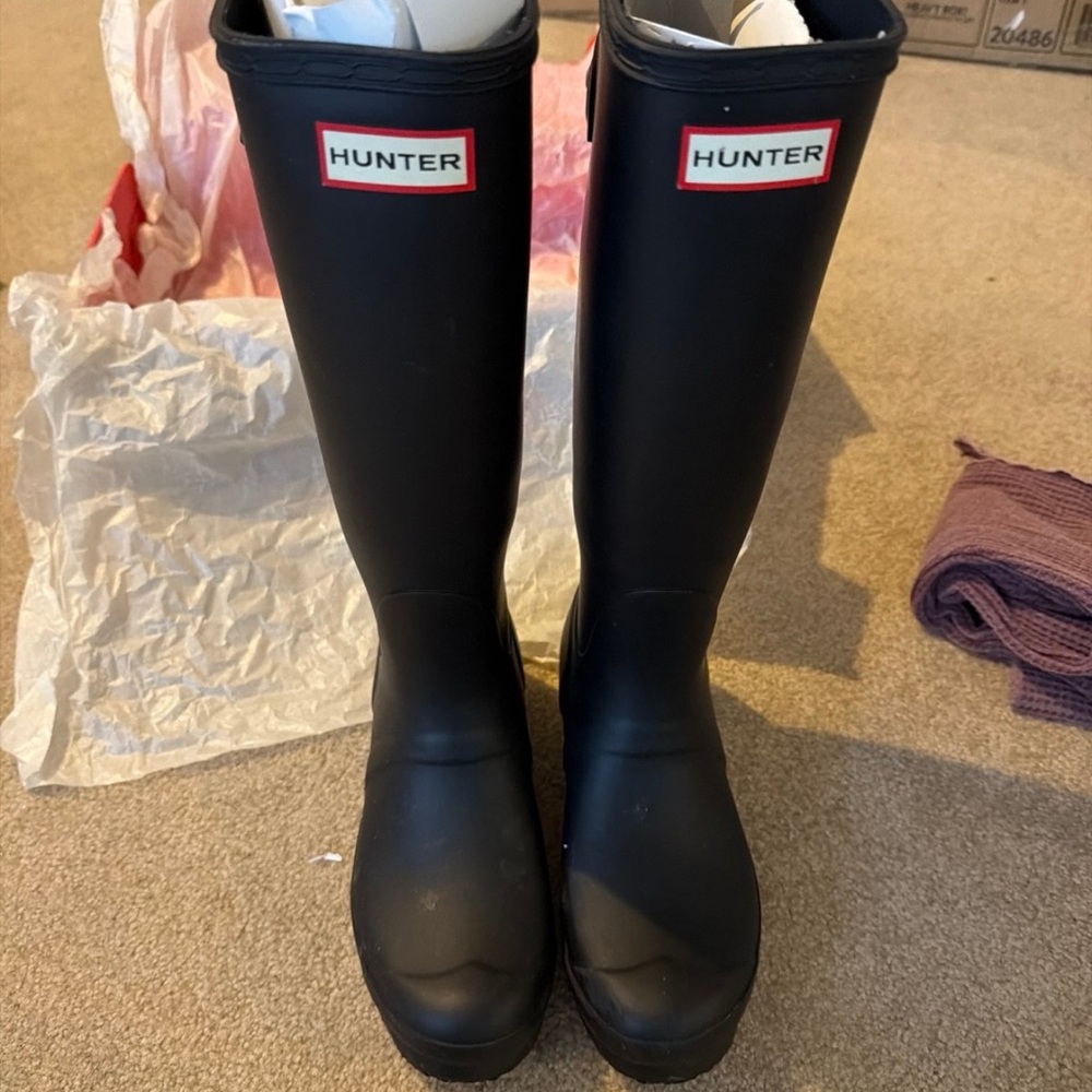 Hunter Classic Tall Adjust Back Boots - Picture 2 of 7